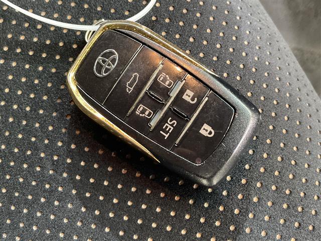 【　スマートキー　】鍵を挿さずにポケットに入れたまま鍵の開閉、エンジンの始動まで行えます。