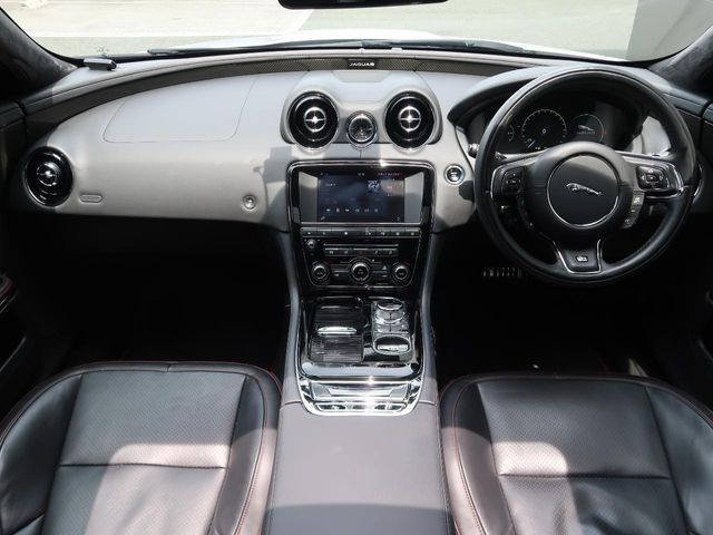 認定中古車　スライディングパノラミックルーフ　MERIDIANサラウンド　前席シートヒーター・クーラー　ステアリングヒーター・パドルシフト　電動リアゲート　20インチAW　イージークローザー