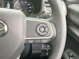 【アダプティブクルーズコントロール】高速道路での長距離走行が楽に！！自動で速度を保つクルーズコントロールが、衝突軽減システムと連携し、前方の車両を感知して車間を保つように速度調節してくれます！！