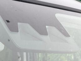 【スマートアシスト】走行中に前方の車両等を認識し、衝突しそうな時は警報とブレーキで衝突回避と被害軽減をアシスト。より安全にドライブをお楽しみいただけます。