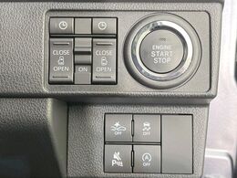 【両側パワースライドドア】スマートキーや運転席のスイッチで後席両側スライドドアの開閉が可能♪電動だから力を入れてドアを開ける必要が無く、小さなお子様でも簡単に開け閉めでき快適です♪