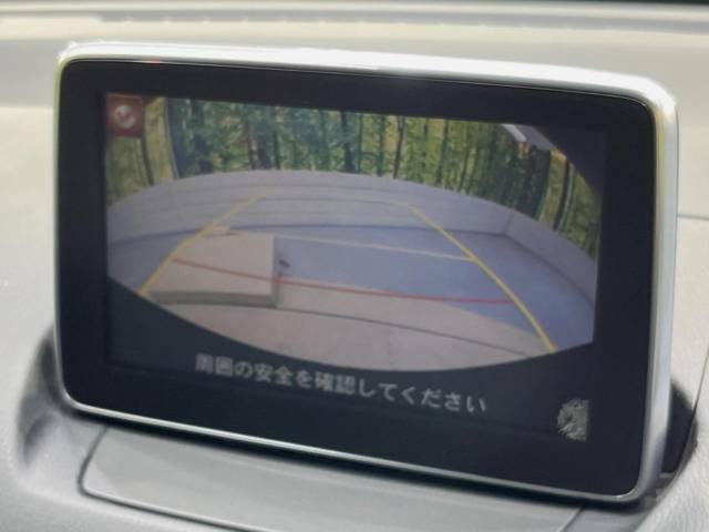 【バックカメラ】駐車時に後方がリアルタイム映像で確認できます。大型商業施設や立体駐車場での駐車時や、夜間のバック時に大活躍！運転スキルに関わらず、今や必須となった装備のひとつです！