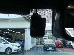 純正ドライブレコーダー前後が装着されています