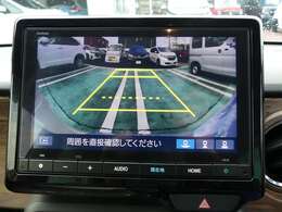 リアカメラが装備されており、後方の安全確認はもちろんのこと狭い場所での駐車や雨の日・夜間など視界の悪いコンディションでのストレスの軽減にもなります。