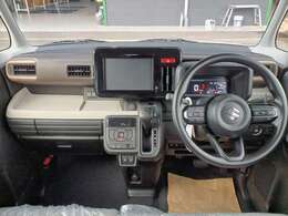 シンプルでカッコよいインパネ周りになってます！