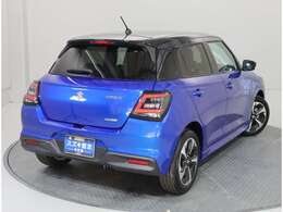 シンプルでありながら印象的。シャープなテールランプと引き締まったリアデザインが洗練された個性を主張します。