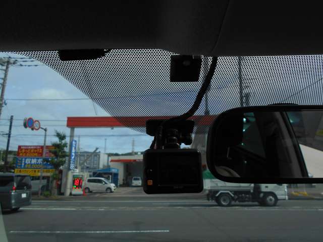 ドライブレコーダー装備です。