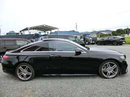 パノラミックスライディングルーフ・パナメリカーナグリル・Burmesterサウンド・OP革シート・メーカーナビ・地デジ・スペアキー・レーダーセーフティー・パヒュームアトマイザー等装備多数！