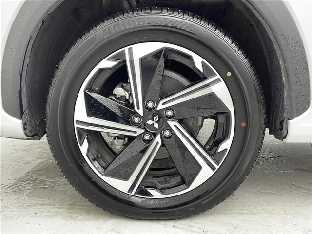 【純正18インチアルミホイール】専用のアルミなので、お車のイメージにぴったり！！社外のアルミやスタッドレスタイヤも取り扱いございます！！ドレスアップもカスタマイズもお任せください！！