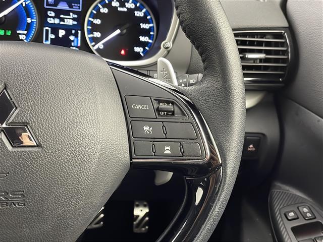 【レーダークルーズコントロール（ACC）[全車速追従機能付]】設定した車速を上限に、先行車の加減速に合わせて車間を保ちます！機能には限界があるためご注意ください。