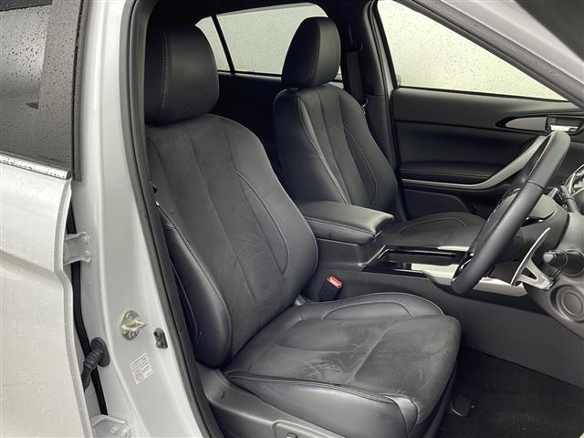 【ハーフレザーシート】高級感のあるハーフレザーシートです。フロアマットは新品のご注文もできます。掲載箇所以外にご希望の写真がございましたらお気軽にお問い合わせ下さい。