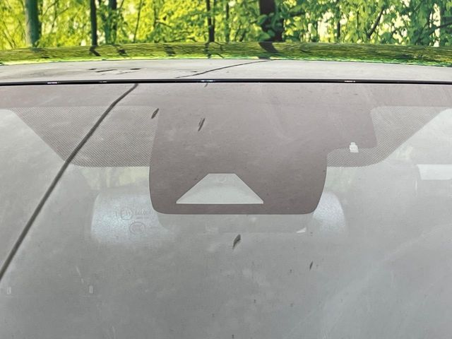 【トヨタセーフティセンス】走行中に前方の車両等を認識し、衝突しそうな時は警報とブレーキで衝突回避と被害軽減をアシスト。より安全にドライブをお楽しみいただけます。