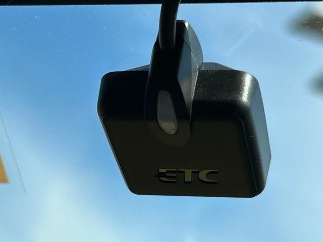 【ETC】ETCカードを挿せば料金所はノンストップ！！ETC割引も受けられるので、今の時代必須装備ですね！