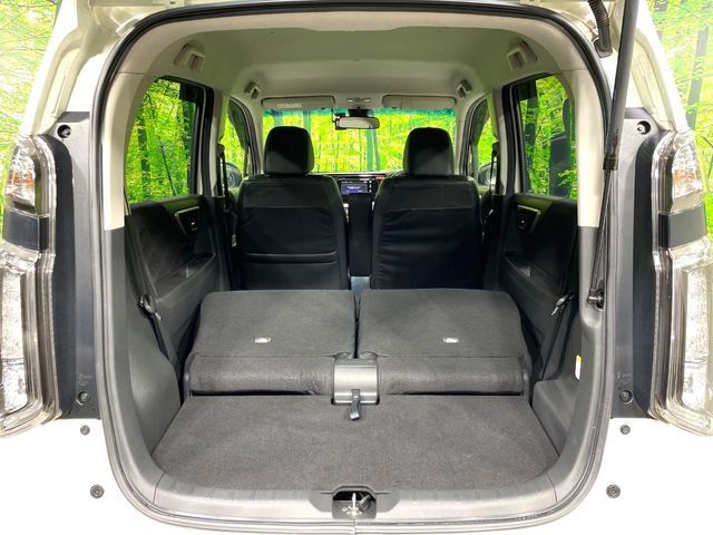 普段のお買い物や通勤、送迎等に十分な荷室スペースを確保しております。セカンドシートを倒すと、大きな荷物の積載も可能です♪