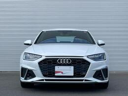 日本人デザイナーの発案によって2005年から採用されている、「シングルフレームグリル」。ひと目でAudiとわかる象徴的なデザインはAudiのブランドイメージを確立しています。