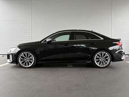 認定中古車保証が1年間付いております。延長も可能です。詳しくは弊社Audi Approved Automobile長崎へお問合せ下さい。