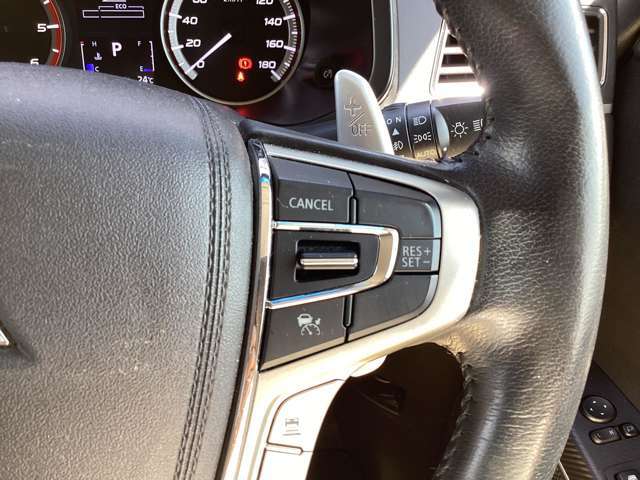 レーダークルーズコントロールシステムを搭載。先行車の加速・減速・停止に追従走行。設定した車間距離を保ちながら走行します。