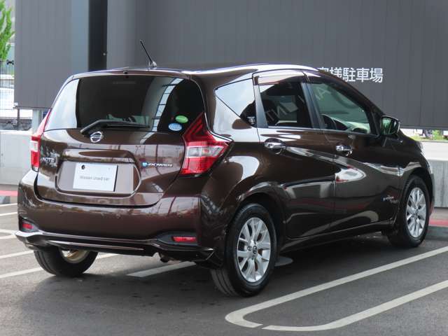 視界の良さと取り回しの良さで、たまに運転する奥様にも安心♪