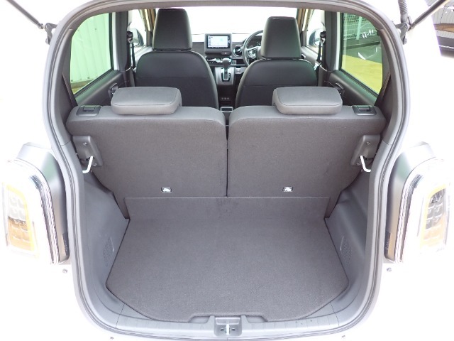 ◆定員乗車時のカーゴルームです。普段のお買い物の荷物やたくさんの収納が可能です。