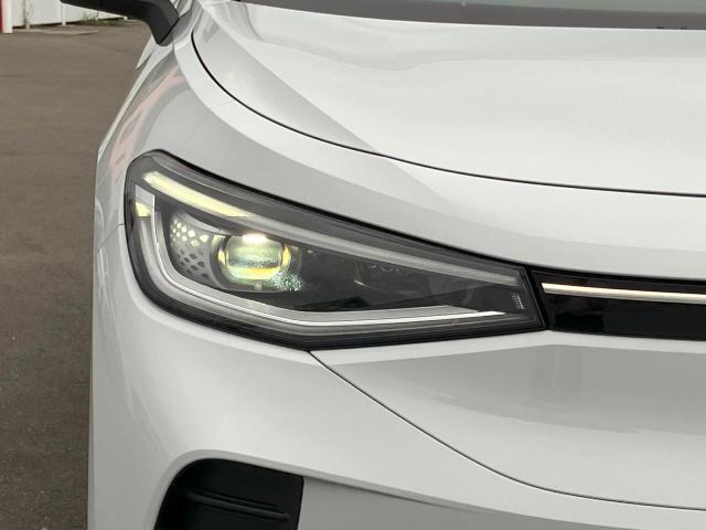 先進のIQ.LIGHT搭載　22個のLEDライトが前方の道路状況を検知し照射エリアを確保