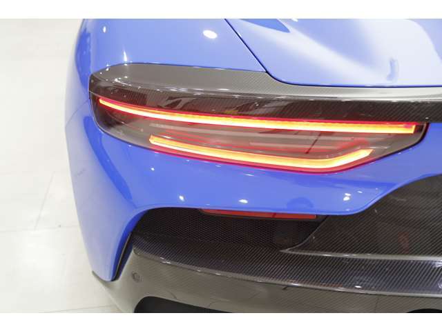 ★OP:エクステリア・カーボンファイバーパッケージ￥4,300,000