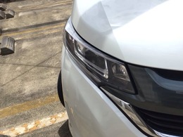 【LEDヘッドライト】大光量で夜道や雨の日の安心感を高めるLEDヘッドライト。周囲の明るさに応じて自動点灯・消灯/ライトの消し忘れも防げるオートライトコントロール付！