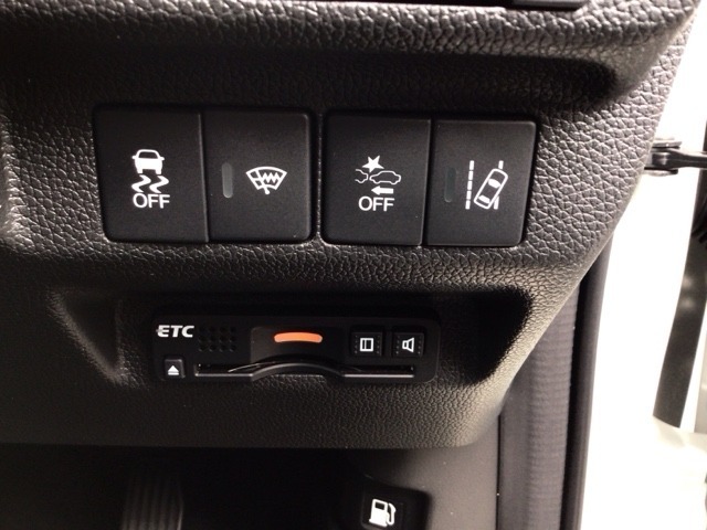 ホンダが推し進める総合先進安全装備のセンシング搭載！　衝突や斜線はみだしなどの危険が予測される時、センサーが警告。ヒューマンエラーを高度先進技術が補完してくれます。