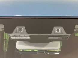 【スズキ　セーフティサポート】走行中に前方の車両等を認識し、衝突しそうな時は警報とブレーキで衝突回避と被害軽減をアシスト。より安全にドライブをお楽しみいただけます。