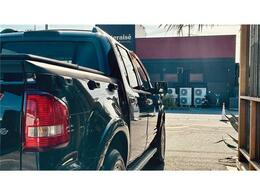 当店では、フォード・エクスプローラースポーツトラックのお取り扱いを強化しており、大変好評を頂いております。