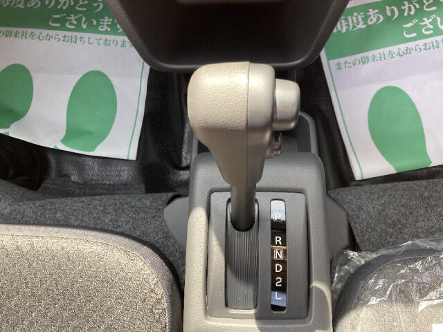 【当店のこだわり】全車保証付き（シルバープラン　ゴールドプラン）。当店の工場は国の認定をもらった指定工場です。メンテナンスは安心の整備をお約束いたします。当店の最長保証は2年間（プラチナプラン）