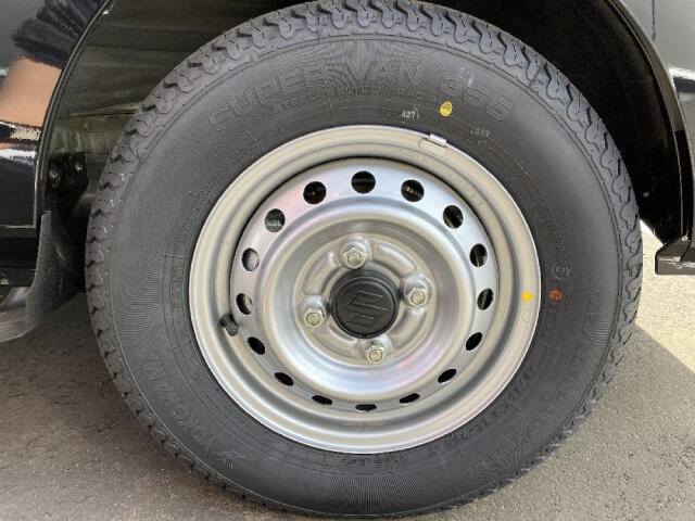 私達はお客様が楽しく、そして安全な車選びができますよう、分かりやすい情報開示を心がけております。価格の表示に関しては、支払総額を掲載する事で、初心者のお客様にも安心な情報をお届け致します。