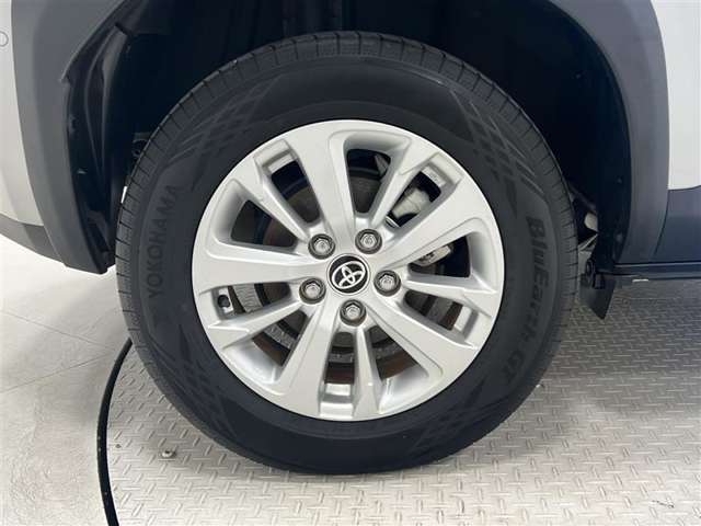 タイヤサイズは205/65R16！納車前の点検時にタイヤ交換させていただきます！純正アルミホイール！