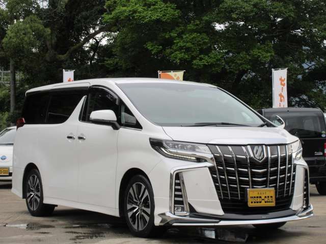 外装は入庫の時点で隅々まで一度仕上げてあります。お車を長く綺麗にお乗り頂く為に、ガラスの膜でラッピングするような特殊ガラスコーティングもお取り扱いが御座いますので、お気軽にお声かけください。