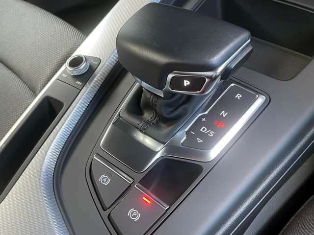■7速Sトロニック『ダイレクトな動力伝達効率と、快適な操作性を併せ持つ、Audiのオートマチックトランスミッションです。』