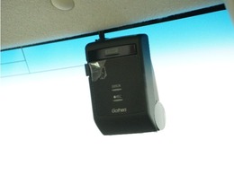 ◆ドライブレコーダー◆映像・音声などを記録する自動車用の装置です。　もしもの事故の際の記録はもちろん、旅行の際の思い出としてドライブの映像を楽しむことができます。