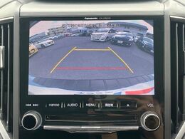 【バックカメラ】駐車時に後方がリアルタイム映像で確認できます。大型商業施設や立体駐車場での駐車時や、夜間のバック時に大活躍！運転スキルに関わらず、今や必須となった装備のひとつです！