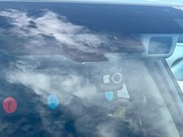 【アイサイトVer3】前方の車両等を検知し、衝突しそうな時は警報で注意を促し、ブレーキを踏む力をサポート。ブレーキを踏めなかった場合は衝突被害軽減ブレーキが作動、衝突回避をサポートします。