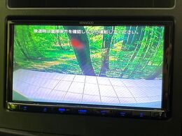 【バックカメラ】駐車時に後方がリアルタイム映像で確認できます。大型商業施設や立体駐車場での駐車時や、夜間のバック時に大活躍！運転スキルに関わらず、今や必須となった装備のひとつです！