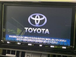 【純正9型ナビ】人気の純正ナビを装備しております。ナビの使いやすさはもちろん、オーディオ機能も充実！キャンプや旅行はもちろん、通勤や買い物など普段のドライブも楽しくなるはず♪