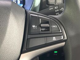 【アダプティブクルーズコントロール】高速道路での長距離走行が楽に！！自動で速度を保つクルーズコントロールが、衝突軽減システムと連携し、前方の車両を感知して車間を保つように速度調節してくれます！！