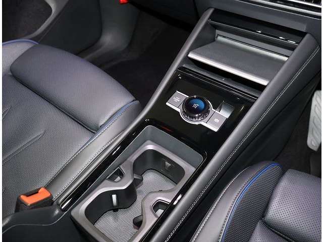 ドライビングエクスペリエンスコントロール多彩な機能をシンプルで直感的に操作可能