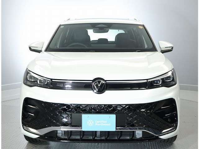 直線的なで綺麗なプレスラインがフォルクスワーゲンらしさを演出します。Rline専用フロントバンパー