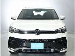 直線的なで綺麗なプレスラインがフォルクスワーゲンらしさを演出します。Rline専用フロントバンパー