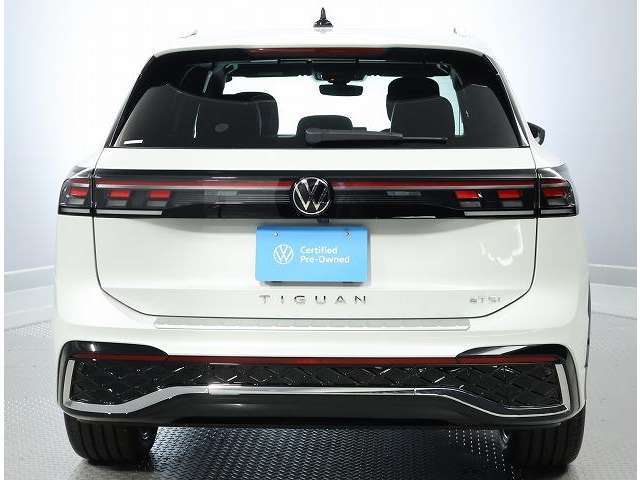 長く乗っても飽きの来ないデザインRline専用リヤバンパー、ダイナミックターンインジケーター搭載