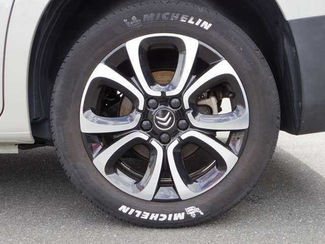 車種ごとの特徴を熟知したスタッフが、お車に適した納車前点検整備を行い、より良い状態でご納車させて頂きます。納車後のオイル交換、整備、車検などアフターメンテナンスに関することもお任せください。