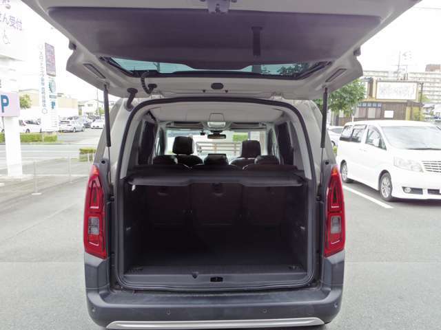 タイヤやバッテリーなどの消耗品の取り扱いもございます。納車時にすべて交換してのお渡しも可能ですので、ぜひご相談ください。