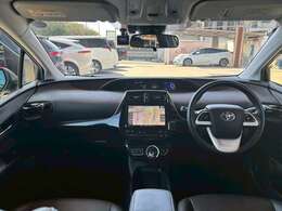 運転席、助手席共に広々しておりますので大人の方でもゆったりご乗車いただけます！！