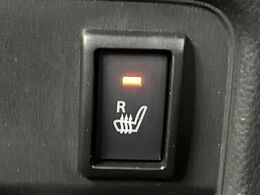 【シートヒーター】寒い日に重宝するシートヒーター！エアコンより早く温まってくれるので寒がりの人も安心ですね♪エアコンの温風は乾燥するから苦手、という方にもをおすすめです。