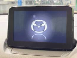【マツダコネクトナビ】車内の雰囲気にマッチした一体型タイプのナビ。各種車輌設定やBluetooth再生等、様々な機能が楽しめます。直感的なダイヤル操作が可能で、使い勝手も良好です。