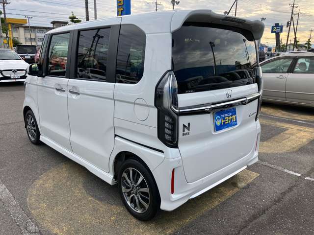 雹による凹みが少しありますが、その分価格がお買い求めやすくなっております。状態は担当営業までお申しつけ下さい。